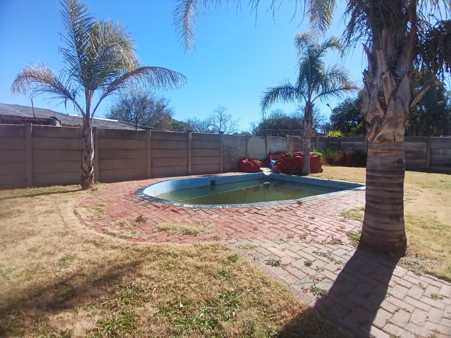 3 Bedroom Property for Sale in Roosheuwel Ext 2 North West
